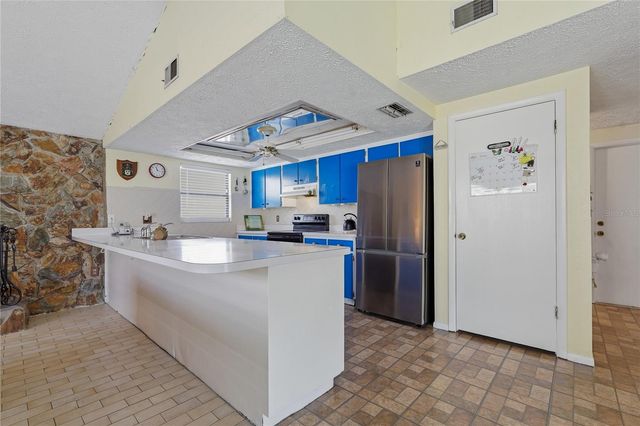 9135 FARMINGTON LANE, Port Richey, FL 34668