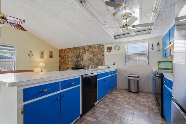 9135 FARMINGTON LANE, Port Richey, FL 34668