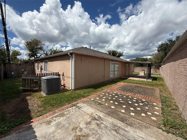 16103 Camino Del Sol Drive, Houston, TX 77083