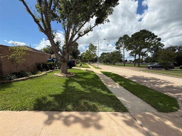 16103 Camino Del Sol Drive, Houston, TX 77083