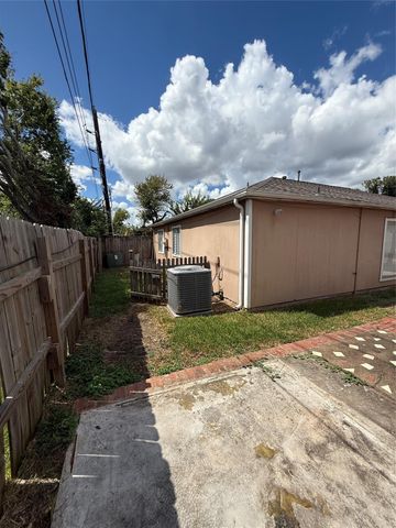 16103 Camino Del Sol Drive, Houston, TX 77083