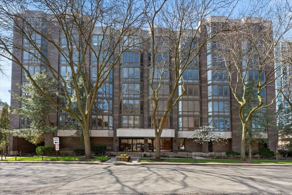Image 1 of property listing at 522 Church Street 6C, Evanston, IL 60201