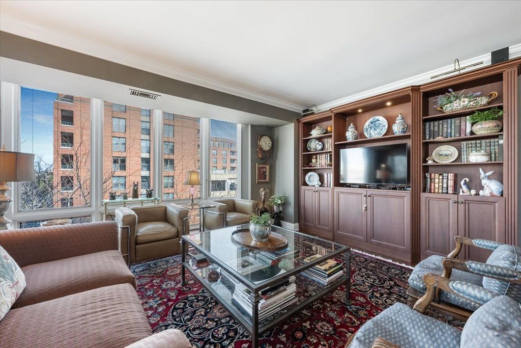 Image 11 of property listing at 522 Church Street 6C, Evanston, IL 60201