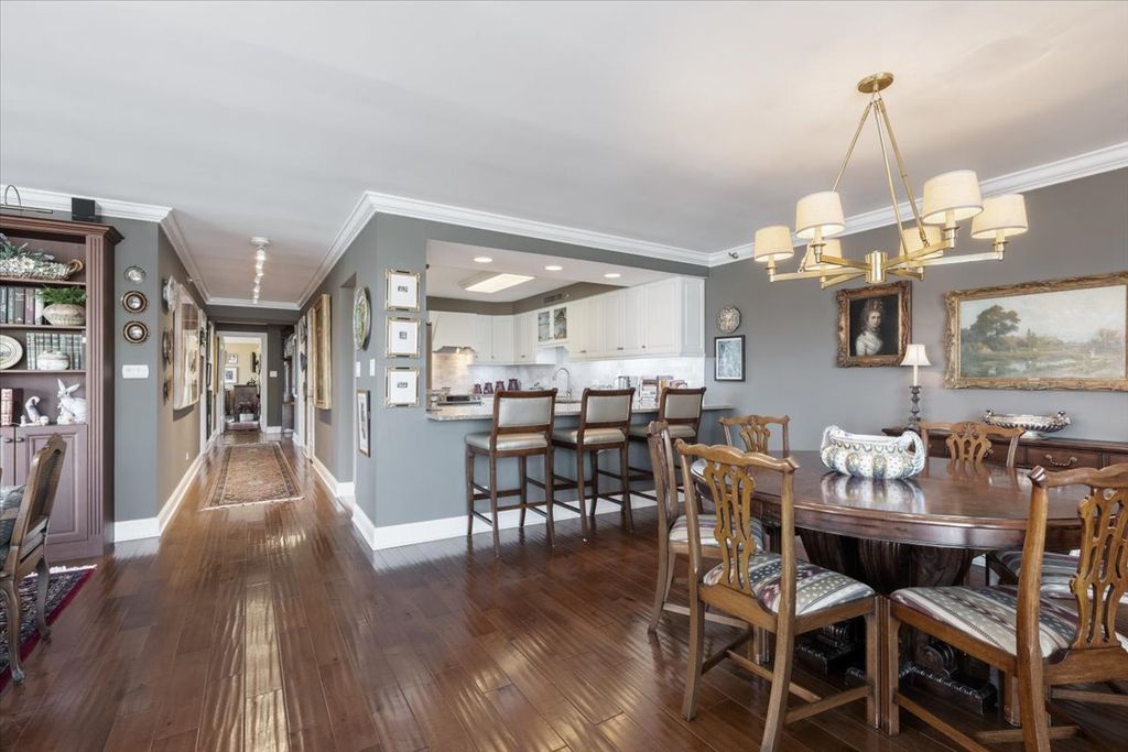 Image 12 of property listing at 522 Church Street 6C, Evanston, IL 60201