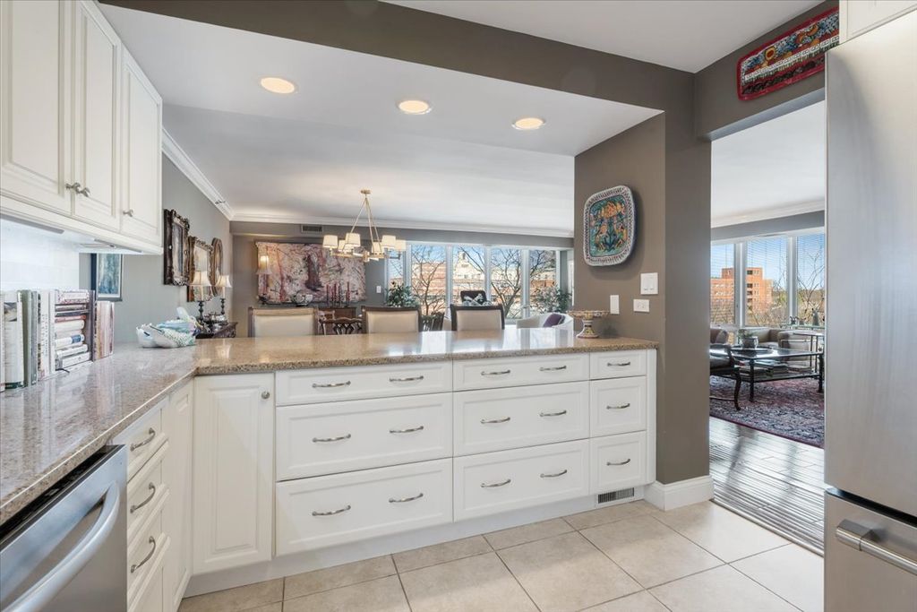 Image 15 of property listing at 522 Church Street 6C, Evanston, IL 60201