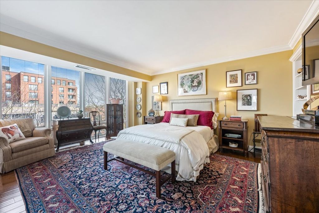 Image 17 of property listing at 522 Church Street 6C, Evanston, IL 60201