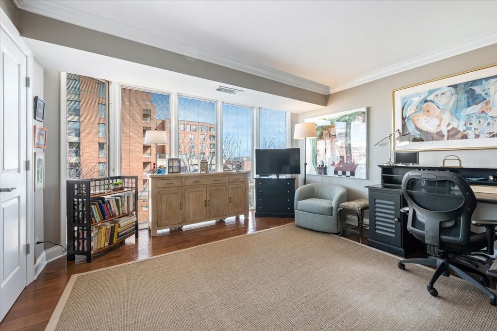 Image 19 of property listing at 522 Church Street 6C, Evanston, IL 60201