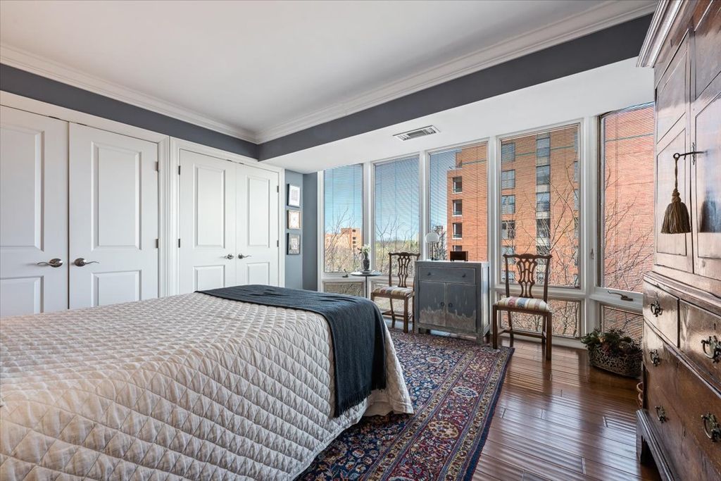 Image 20 of property listing at 522 Church Street 6C, Evanston, IL 60201