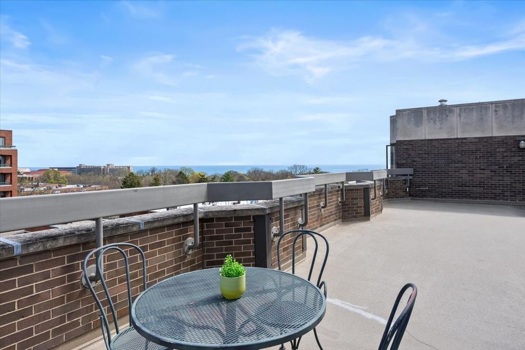 Image 22 of property listing at 522 Church Street 6C, Evanston, IL 60201