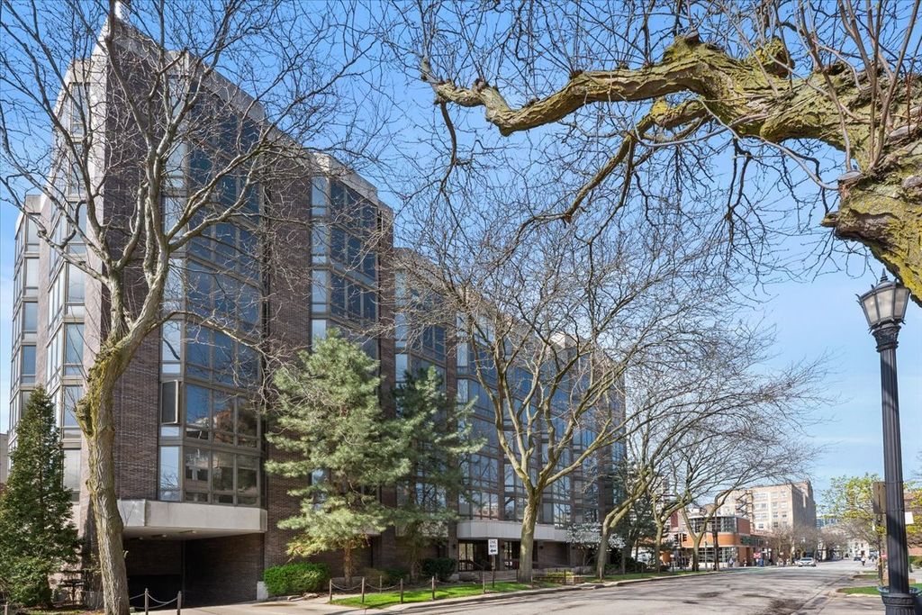 Image 23 of property listing at 522 Church Street 6C, Evanston, IL 60201