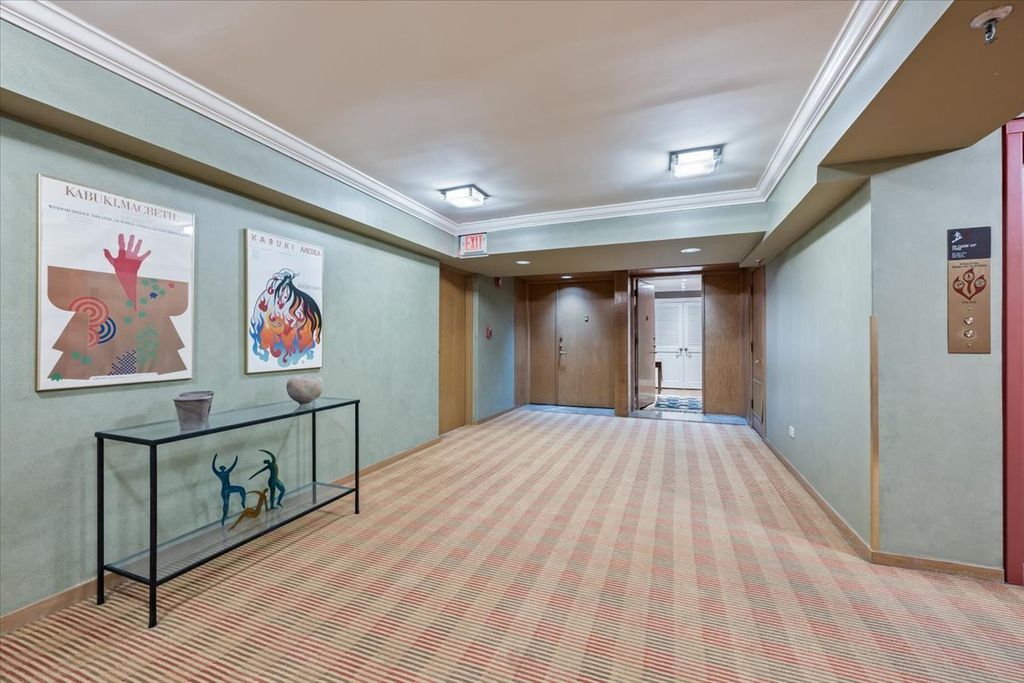Image 4 of property listing at 522 Church Street 6C, Evanston, IL 60201