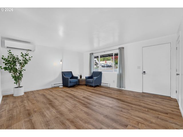 433 E 7TH St, Lafayette, OR 97127
