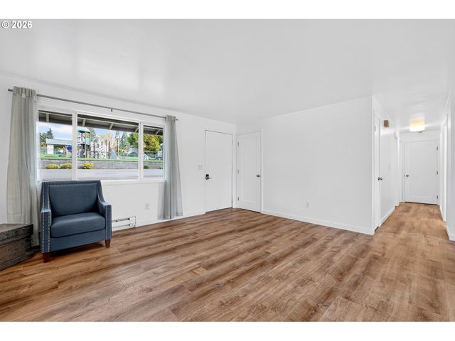 433 E 7TH St, Lafayette, OR 97127