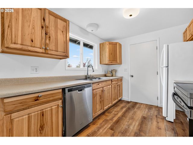 433 E 7TH St, Lafayette, OR 97127