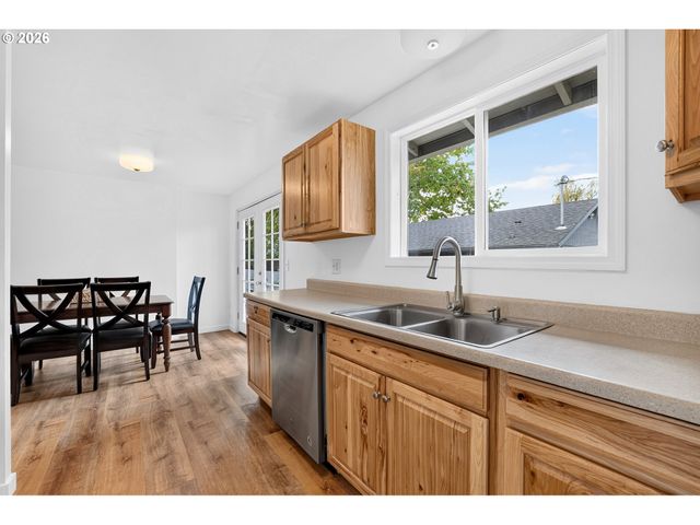 433 E 7TH St, Lafayette, OR 97127