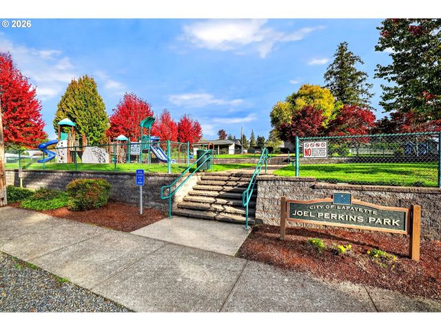 433 E 7TH St, Lafayette, OR 97127