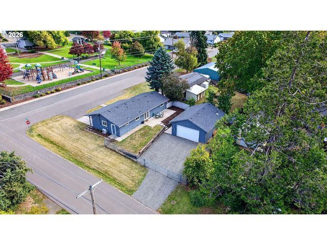 433 E 7TH St, Lafayette, OR 97127