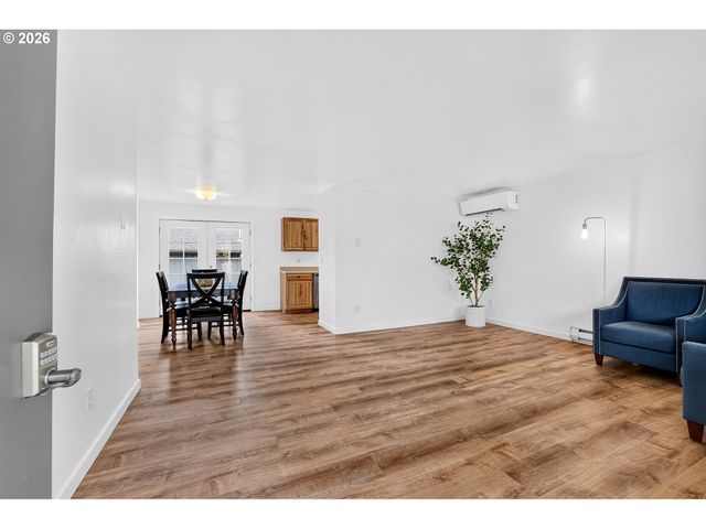 433 E 7TH St, Lafayette, OR 97127