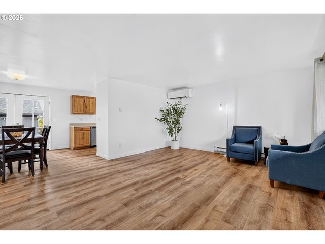 433 E 7TH St, Lafayette, OR 97127