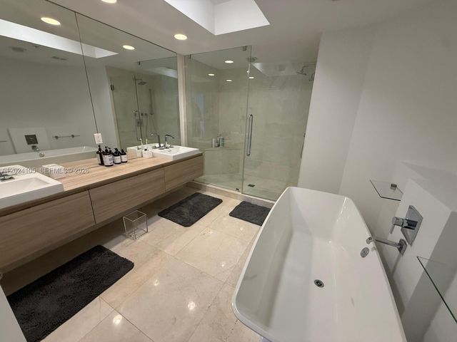 17301 Biscayne Blvd 2305, North Miami Beach, FL 33160