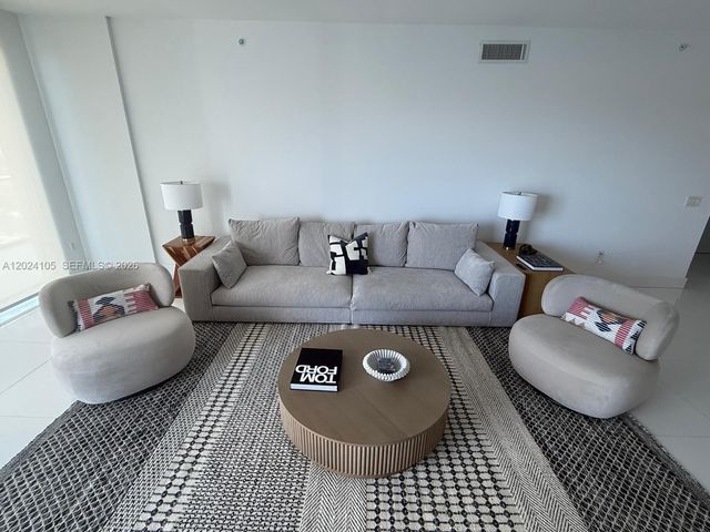 17301 Biscayne Blvd 2305, North Miami Beach, FL 33160