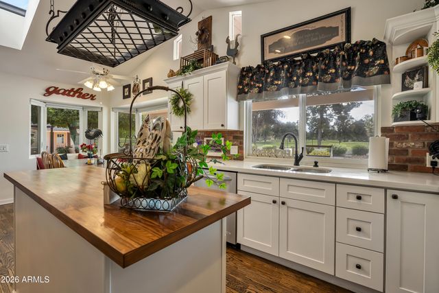 521 W WAKONDA Lane, Phoenix, AZ 85023
