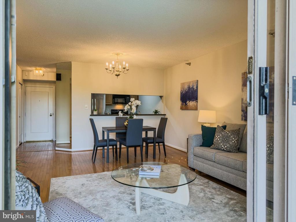 Image 11 of property listing at 5800 NICHOLSON LN #1-205, Rockville, MD 20852