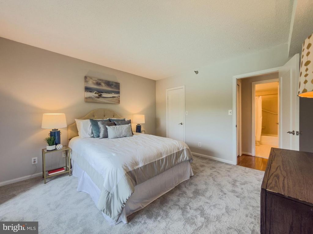 Image 13 of property listing at 5800 NICHOLSON LN #1-205, Rockville, MD 20852