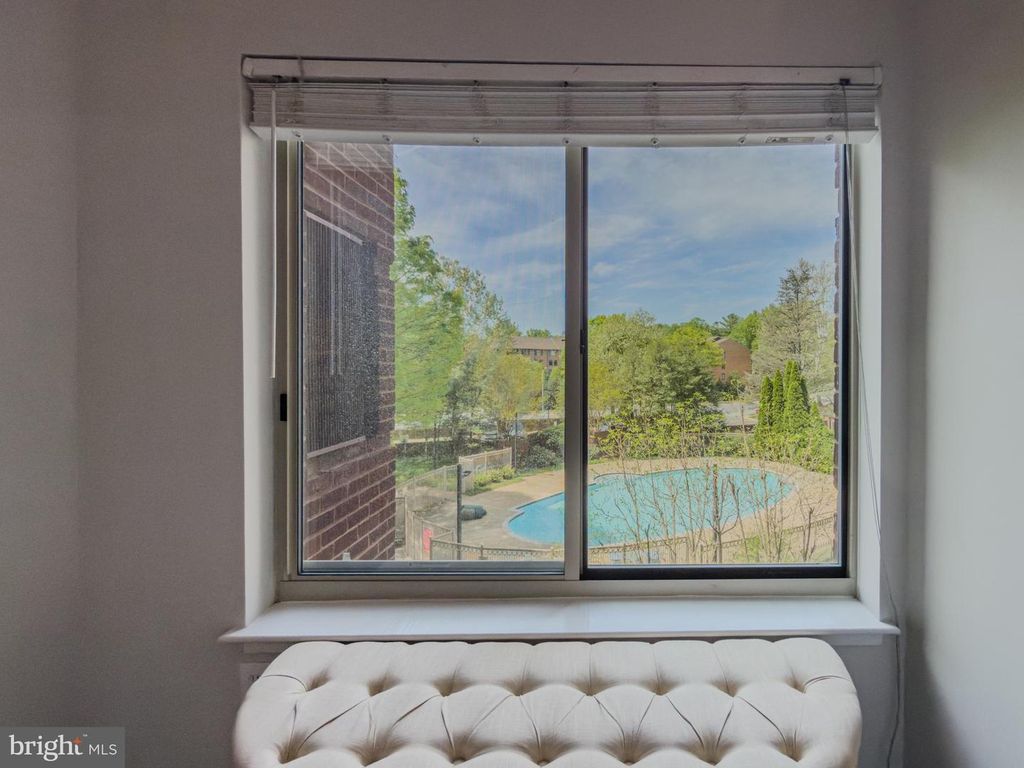 Image 17 of property listing at 5800 NICHOLSON LN #1-205, Rockville, MD 20852