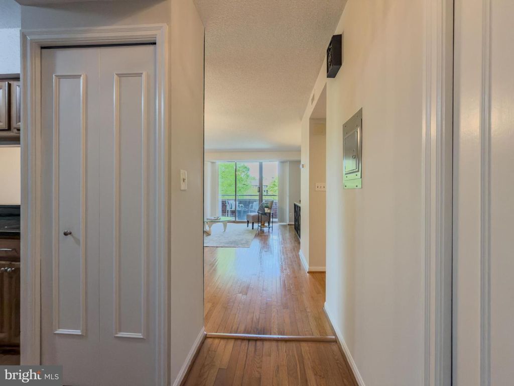 Image 20 of property listing at 5800 NICHOLSON LN #1-205, Rockville, MD 20852