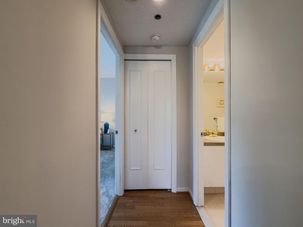 Image 21 of property listing at 5800 NICHOLSON LN #1-205, Rockville, MD 20852