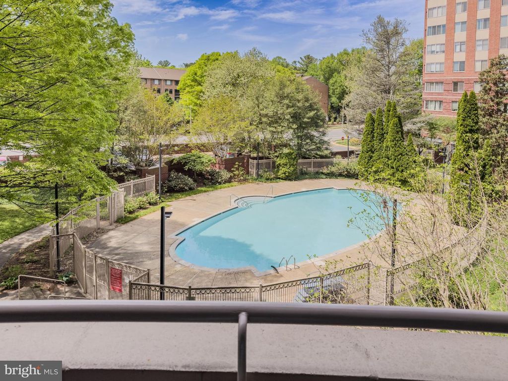 Image 22 of property listing at 5800 NICHOLSON LN #1-205, Rockville, MD 20852