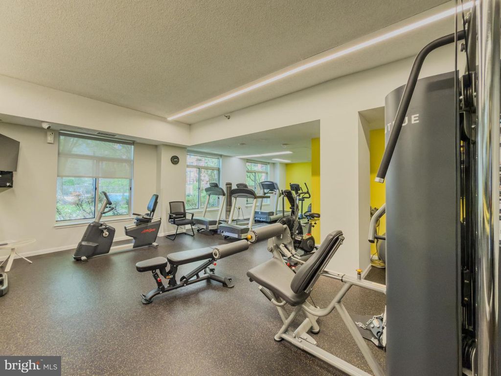 Image 23 of property listing at 5800 NICHOLSON LN #1-205, Rockville, MD 20852