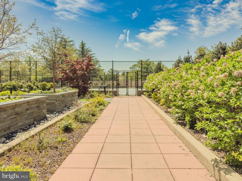 Image 26 of property listing at 5800 NICHOLSON LN #1-205, Rockville, MD 20852