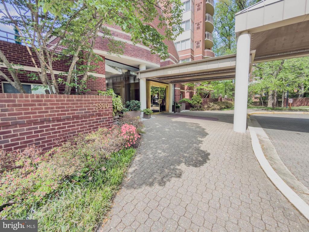 Image 27 of property listing at 5800 NICHOLSON LN #1-205, Rockville, MD 20852