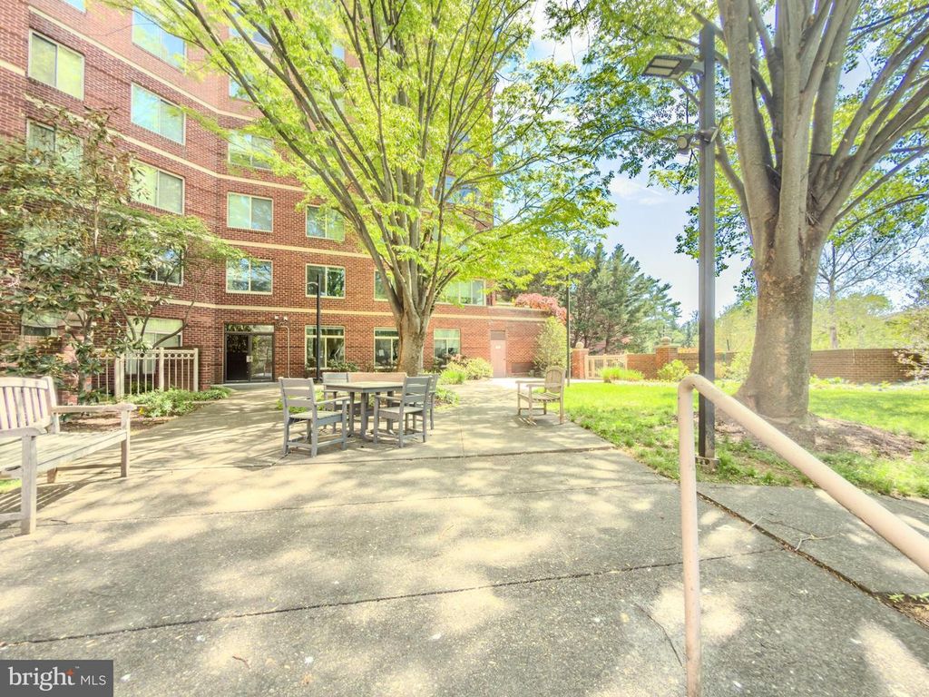 Image 28 of property listing at 5800 NICHOLSON LN #1-205, Rockville, MD 20852