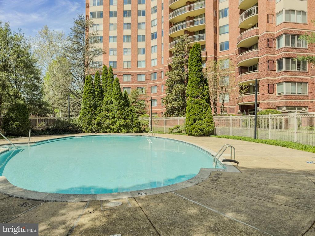 Image 29 of property listing at 5800 NICHOLSON LN #1-205, Rockville, MD 20852
