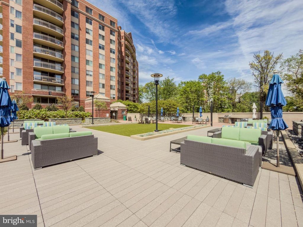 Image 30 of property listing at 5800 NICHOLSON LN #1-205, Rockville, MD 20852