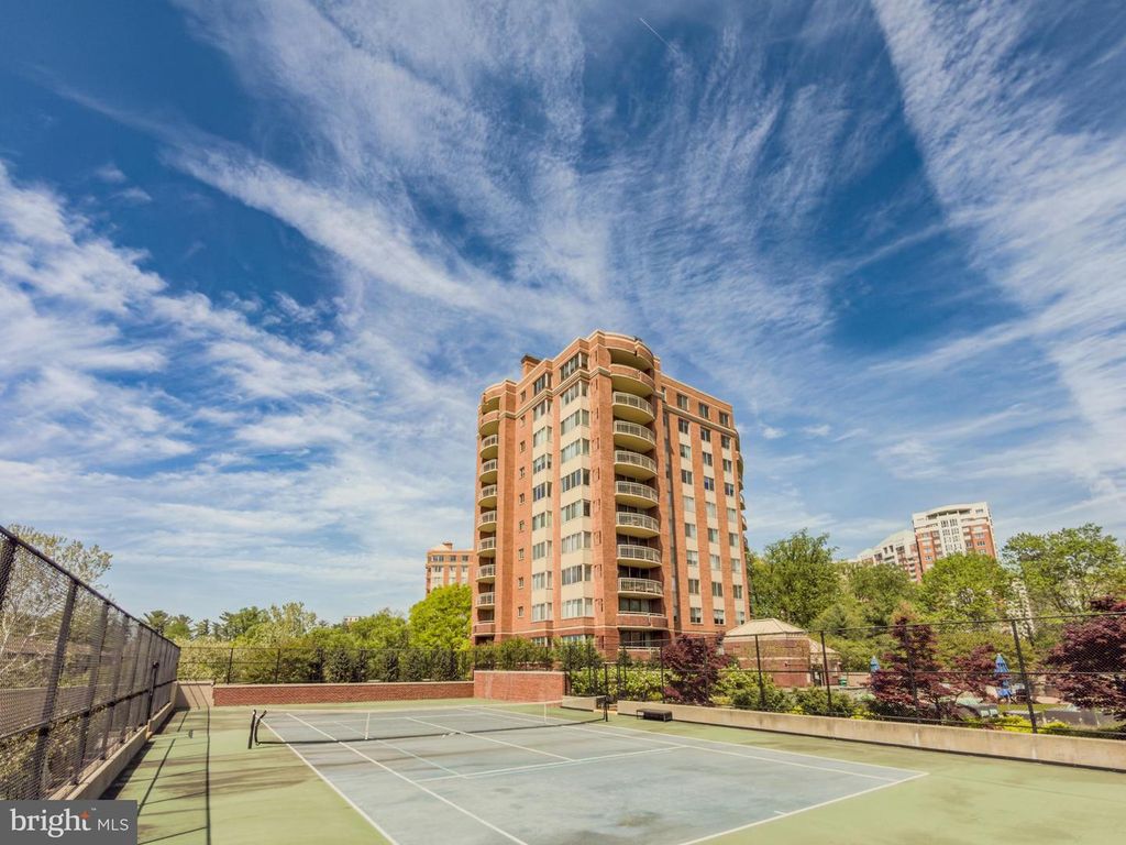 Image 31 of property listing at 5800 NICHOLSON LN #1-205, Rockville, MD 20852