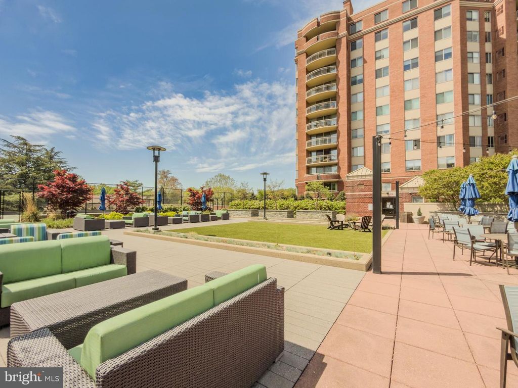 Image 32 of property listing at 5800 NICHOLSON LN #1-205, Rockville, MD 20852