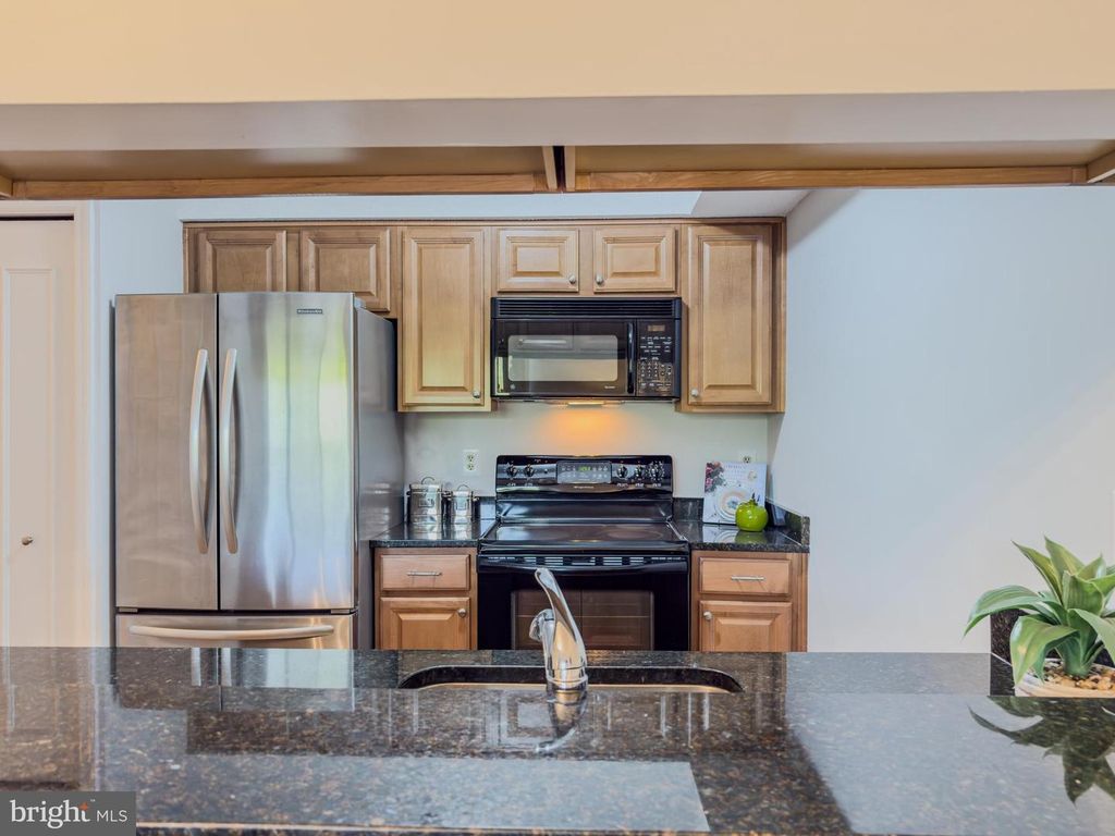 Image 7 of property listing at 5800 NICHOLSON LN #1-205, Rockville, MD 20852