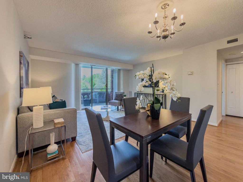 Image 8 of property listing at 5800 NICHOLSON LN #1-205, Rockville, MD 20852