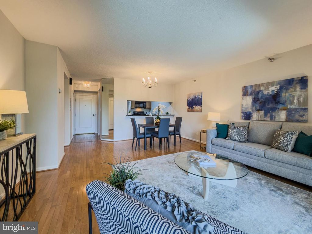 Image 9 of property listing at 5800 NICHOLSON LN #1-205, Rockville, MD 20852