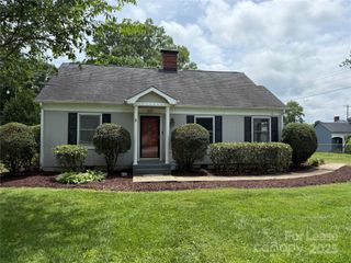 1117 13th Avenue NW, Hickory, NC 28601
