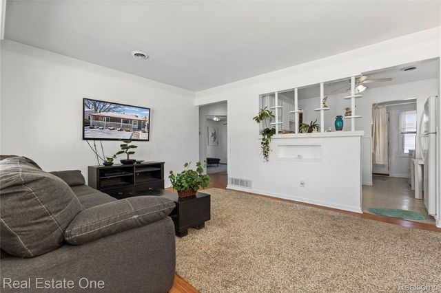 6141 Harrison Street, Garden City, MI 48135