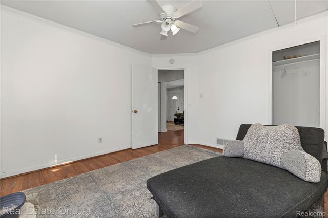 6141 Harrison Street, Garden City, MI 48135