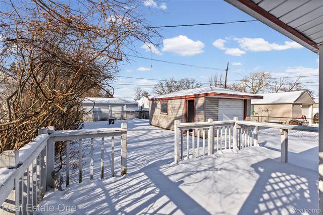 6141 Harrison Street, Garden City, MI 48135