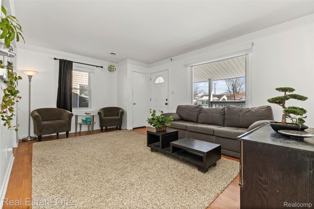 6141 Harrison Street, Garden City, MI 48135