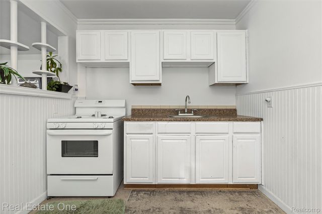 6141 Harrison Street, Garden City, MI 48135