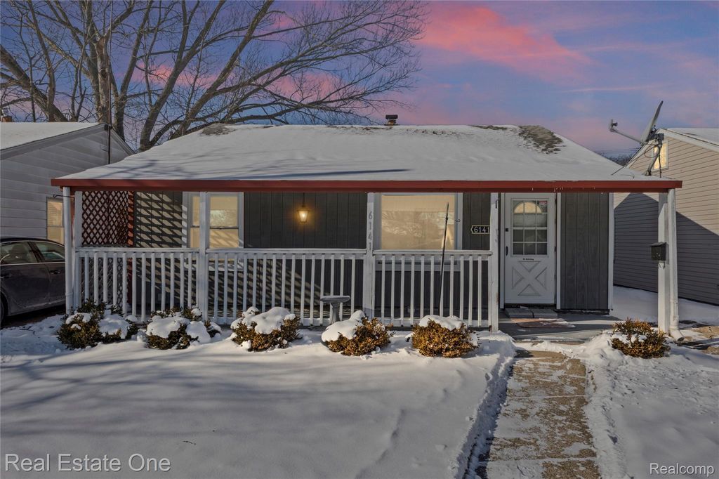 6141 Harrison Street, Garden City, MI 48135